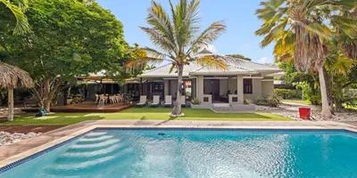 5 Bedroom Home for Sale in Emmastad | Tropical Villa with Guest House — photo 1
