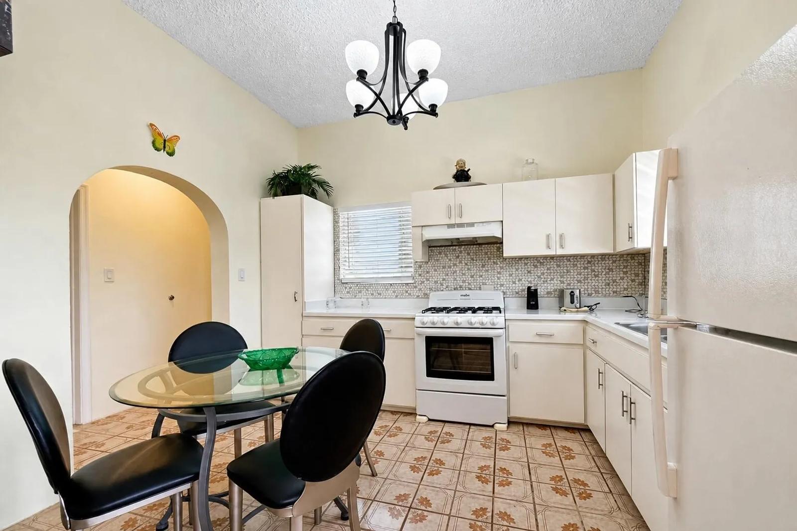 2 Bed 1 Bath Apartment in Anna's Retreat, US Virgin Islands — photo 3