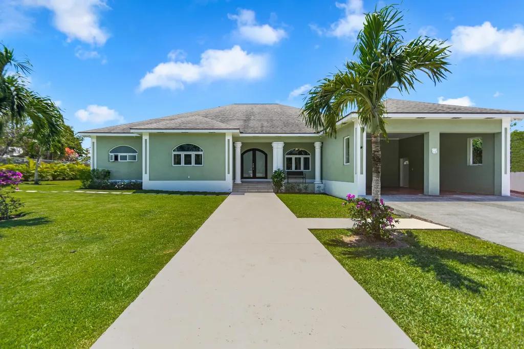 8-bedroom villa in Paradise Island with beach access — photo 4