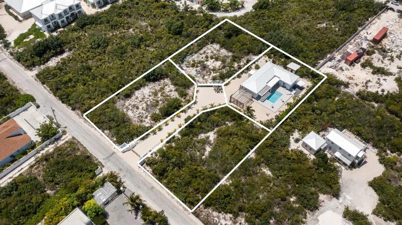 New Luxury Grace Bay 3BR Coral Villa — photo 1
