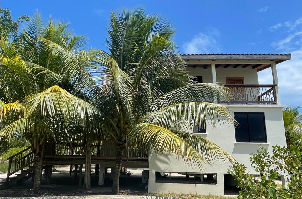 3-bedroom house in Placencia with waterfront and boat slip — photo 5