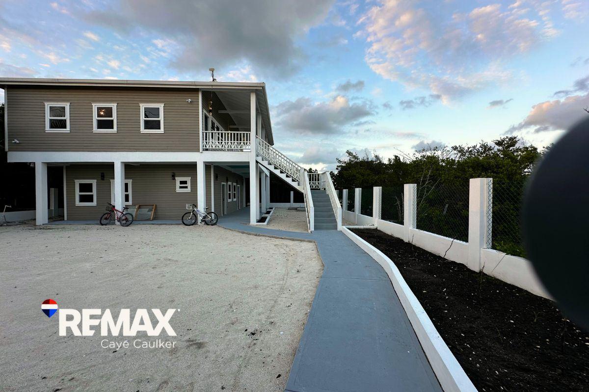 Luxury Home with Rental Units Caye Caulker, Belize — photo 2