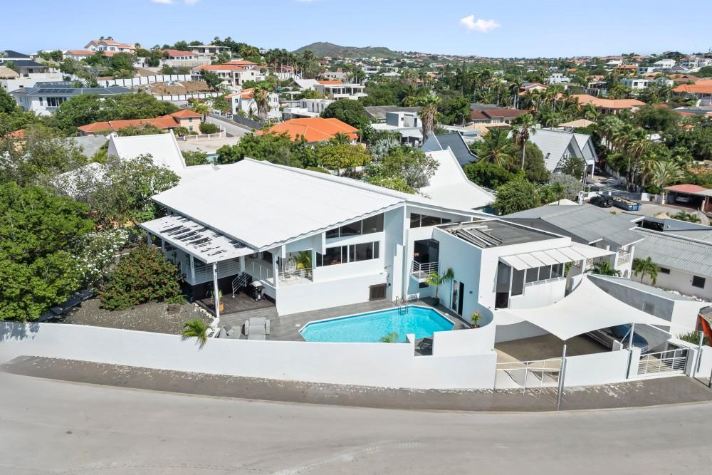 Stylish 4-bedroom villa with pool & mountain views in Jan Sofat — photo 1