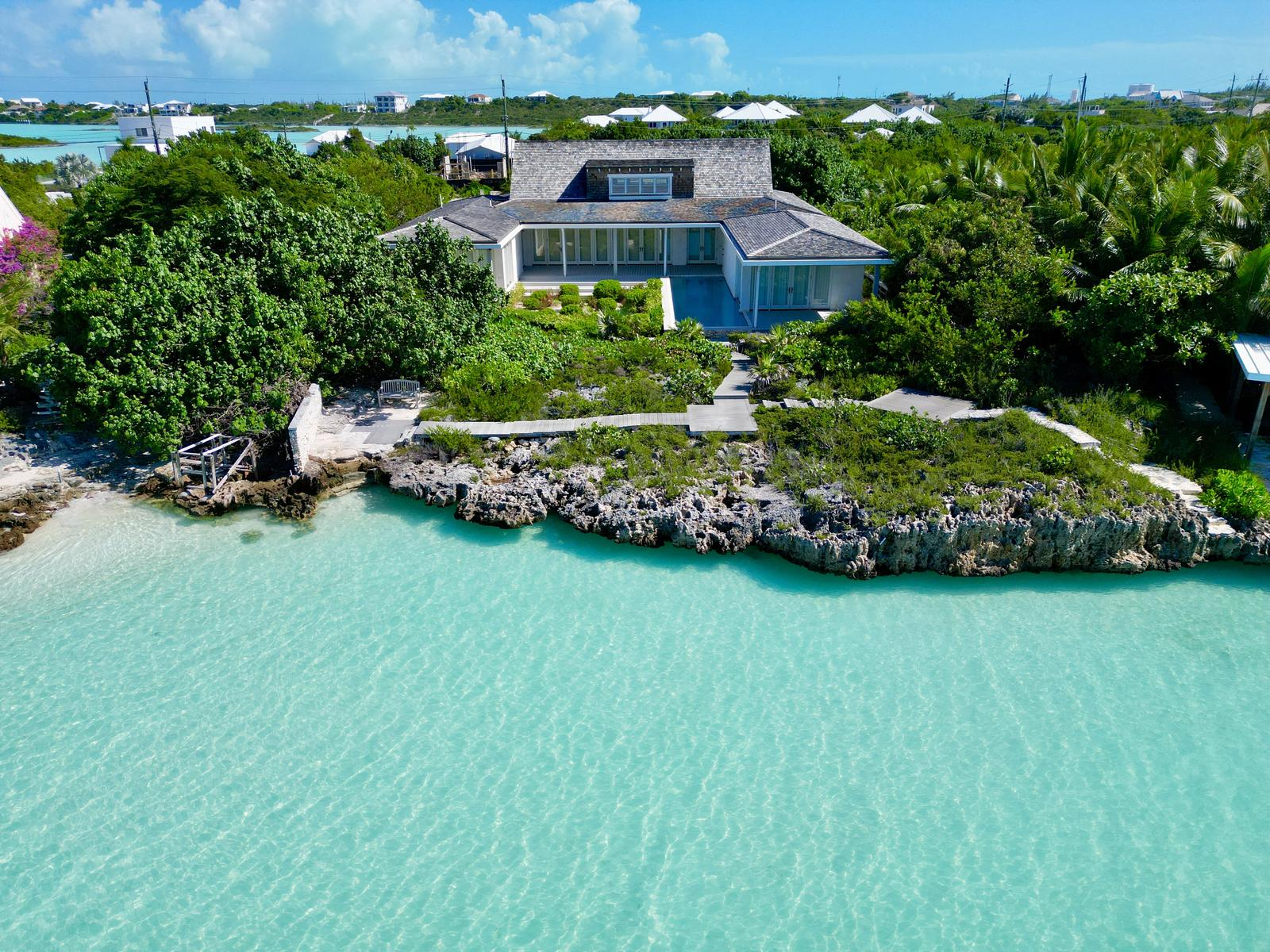 Jasper House, Sapodilla Bay Beachfront Villa — photo 1