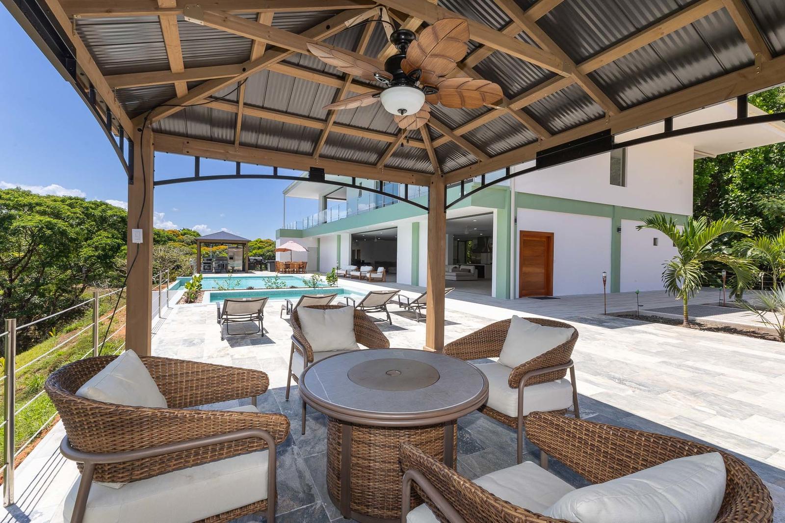 7 Bedroom Luxury Estate for Sale, Quepos, Puntarenas, Costa Rica — photo 2