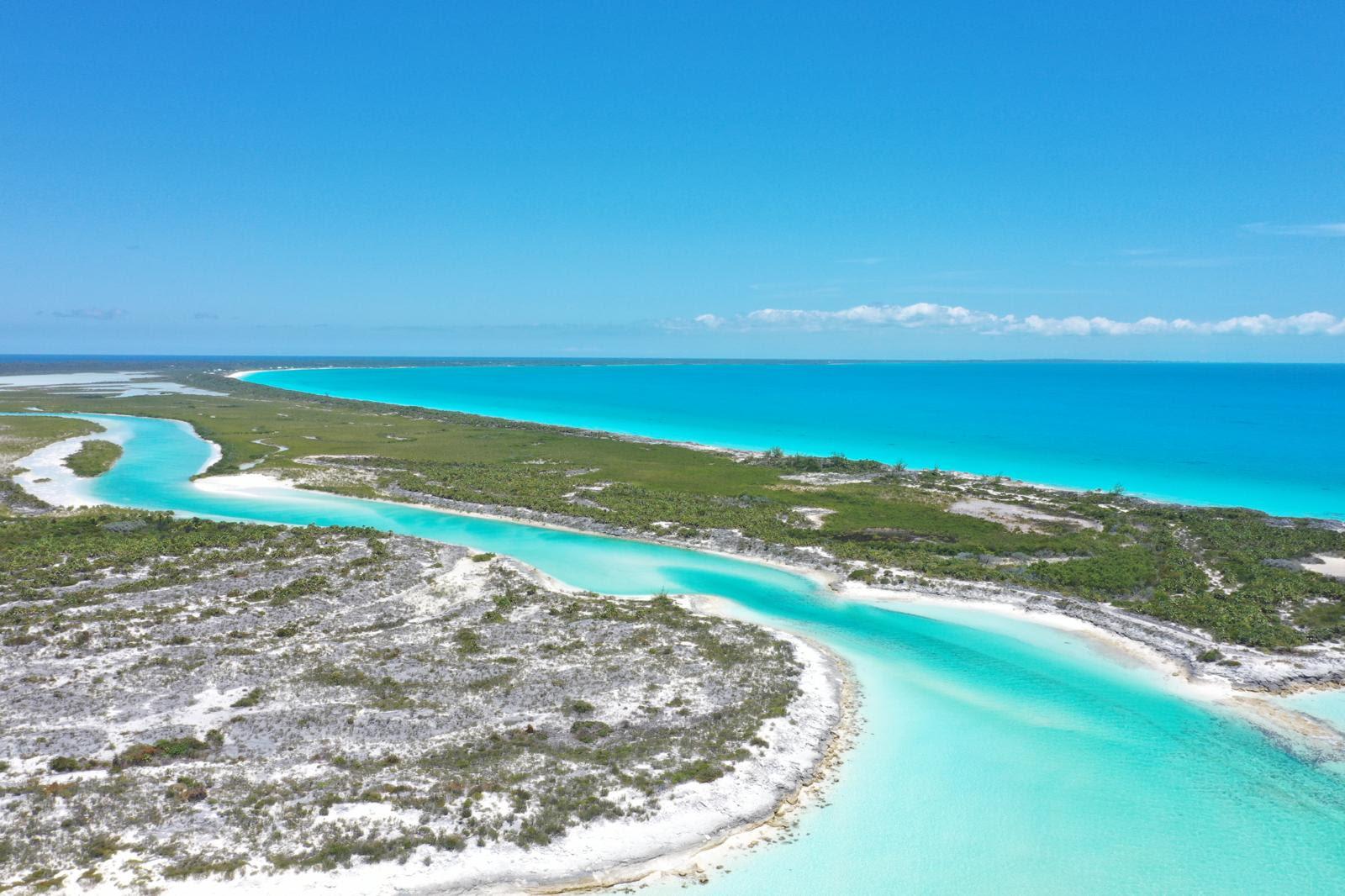 Stunning Peninsula Estate on Pigeon Cay — photo 3