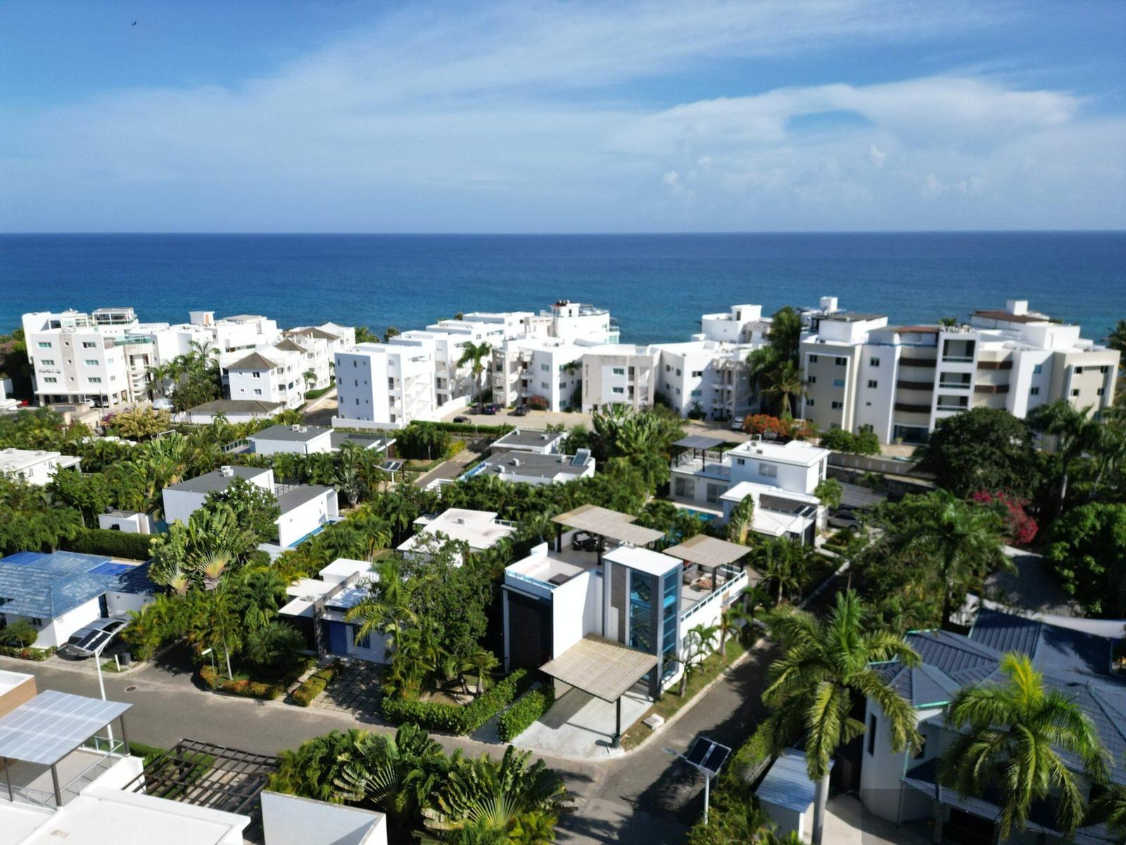 Modern 3-Bedroom Villa with Rooftop in Sosúa Ocean Village — photo 1