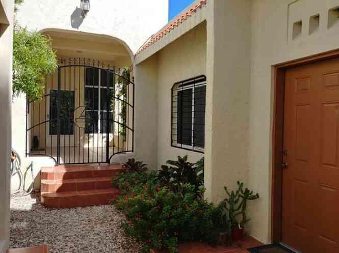 Waterfront Home Plus Private Guesthouse in Consejo Shores — photo 4