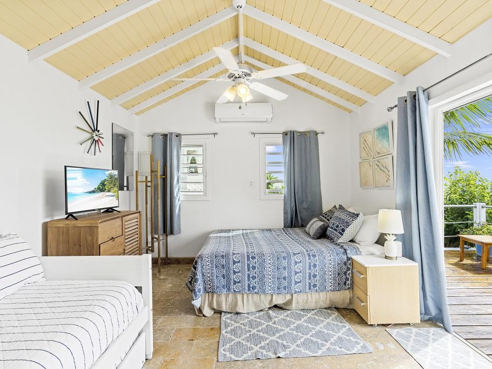Modern Luxury 8-Bedroom Oceanview Villa with Additional Apartments in Pelican Key — photo 2