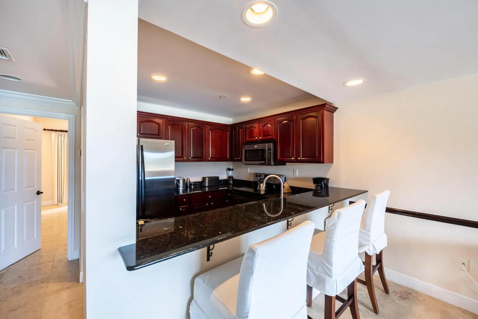 3-bedroom unit in Cruz Bay Town — photo 5