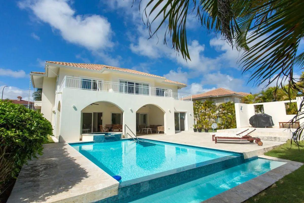 4 Bedroom Golf Villa for Sale in Cocotal Golf and Country Club, Bavaro — photo 1