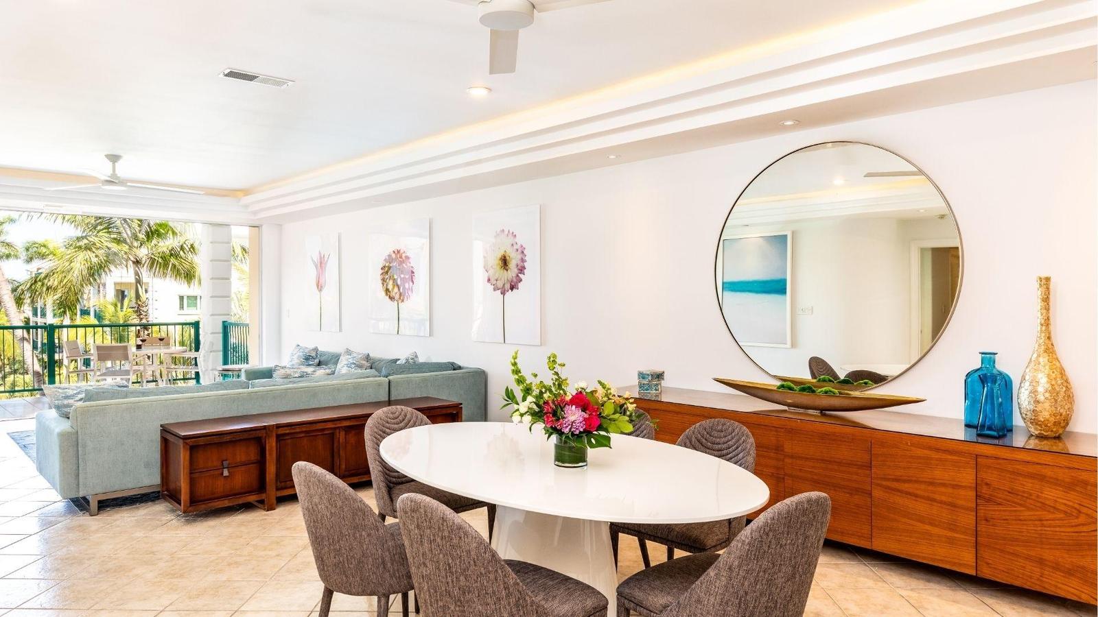 E12 The Yacht Club — photo 5