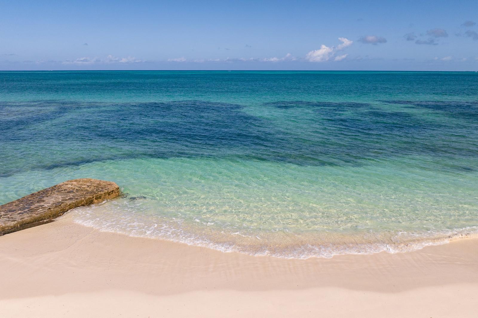 1.31 Acres of Beachfront Land for Sale, Thompson Cove, Providenciales, Turks & Caicos — photo 4