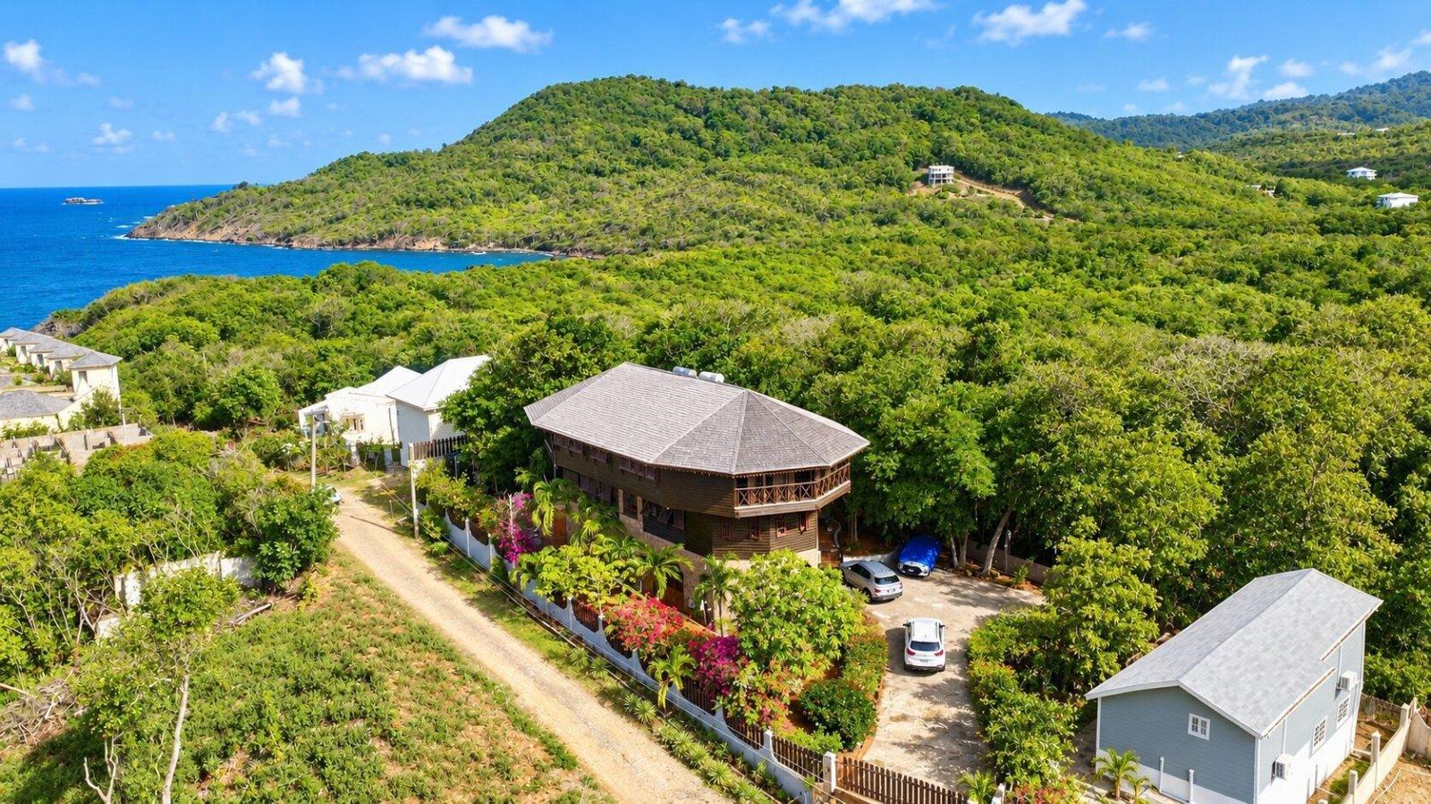 5-bedroom villa and cottage in Cas en Bas, Cap Estate, Saint Lucia — photo 1