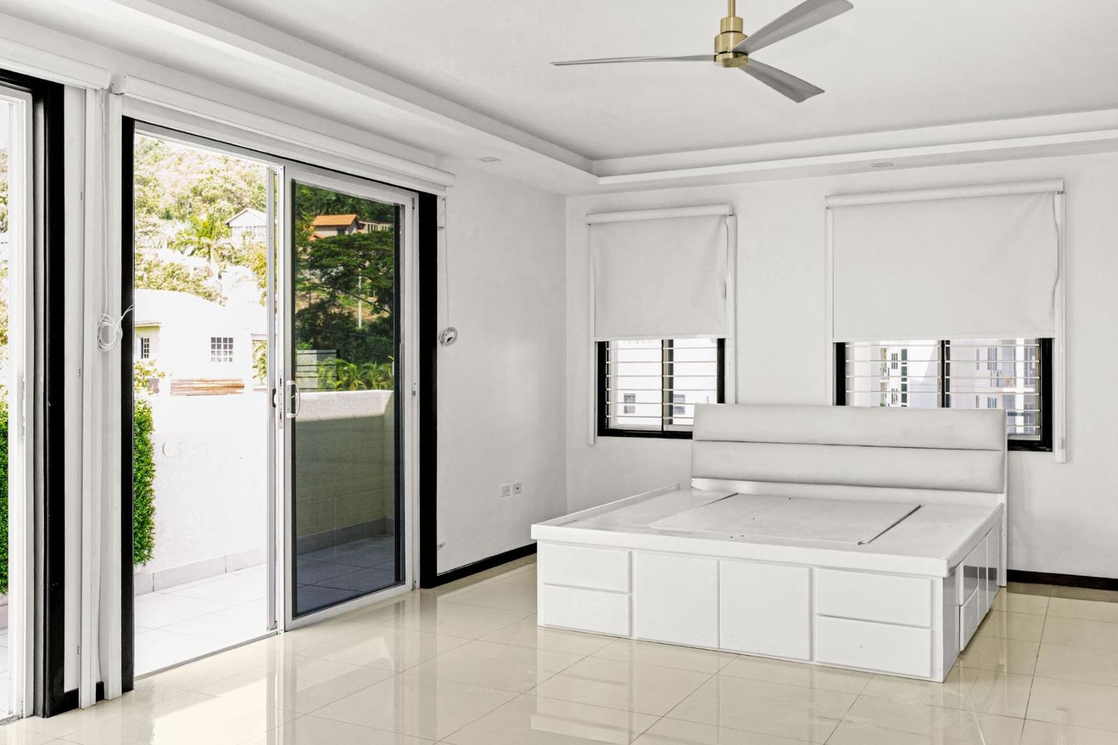 4 Bedroom Penthouse for Sale, The Linneman, Kingston, Jamaica — photo 5