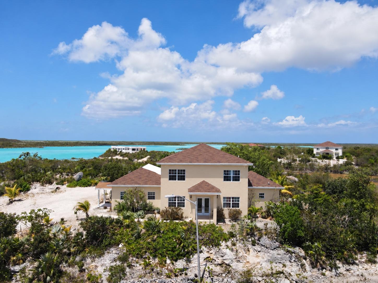 3-bedroom house in Chalk Sound, Turks and Caicos Islands — photo 1