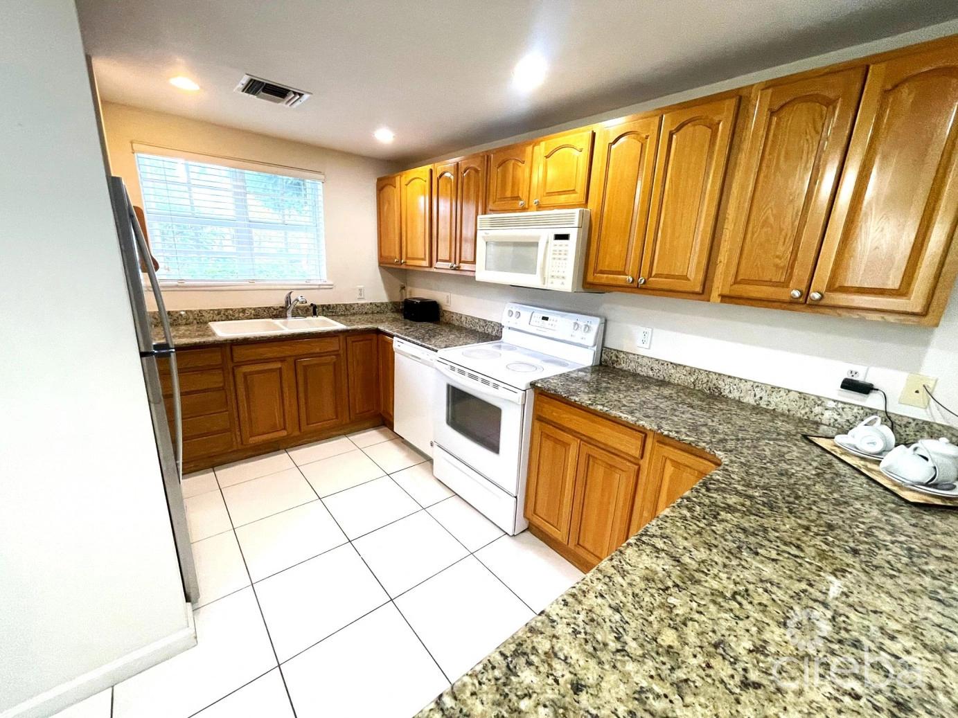 2 Bed 2.5 Bath End Unit - Hope Springs - George Town — photo 5