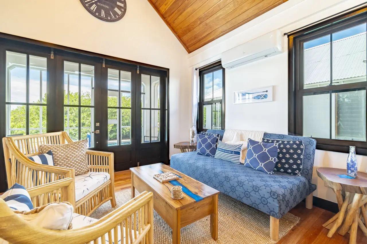 2 Bedroom Waterfront House with Pool & Hot Tub in San Pedro — photo 5