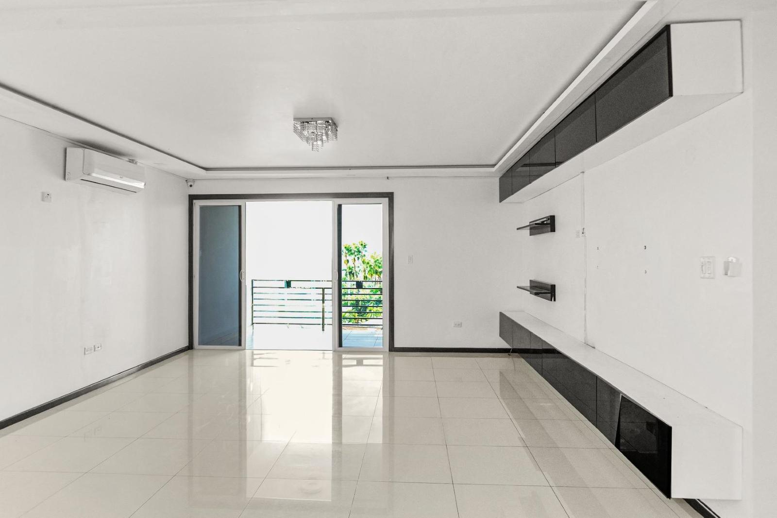 4 Bedroom Penthouse for Sale, The Linneman, Kingston, Jamaica — photo 2