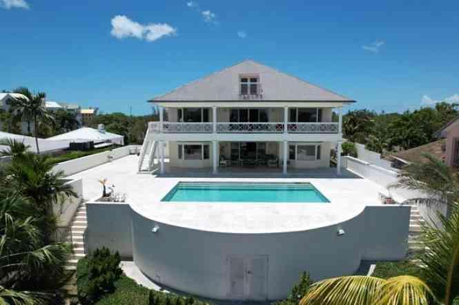 4 Bed Property Incl Private Beach, Pool & Boat Dock — photo 1