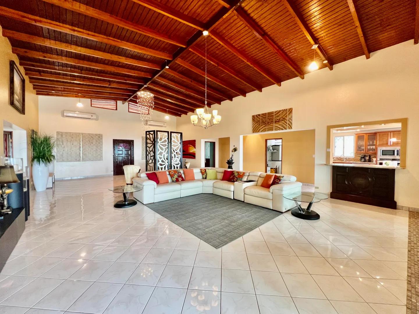 4 Beds 2 Baths House for Rent — photo 1