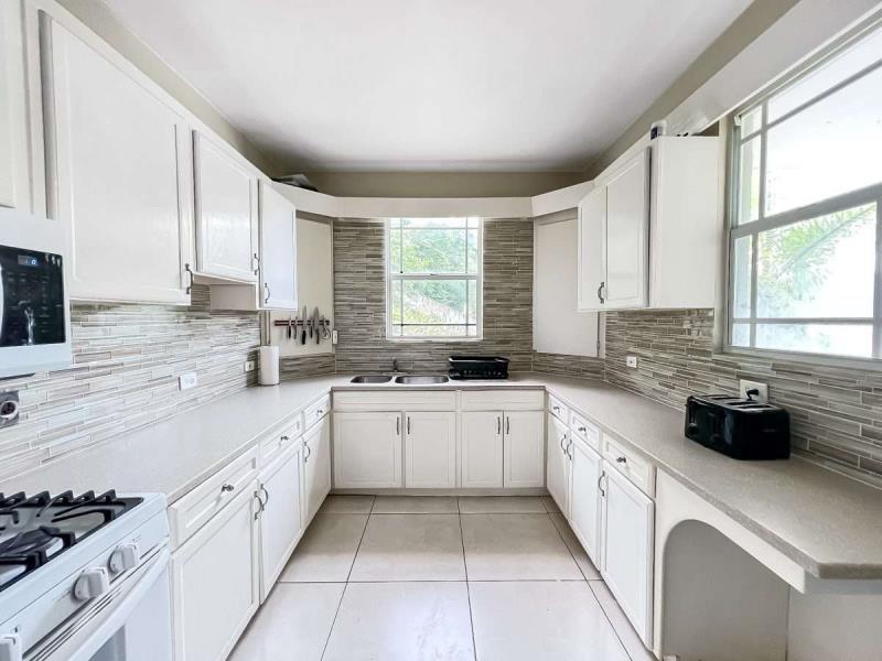 5 bedroom - McNamara Multi Unit — photo 3