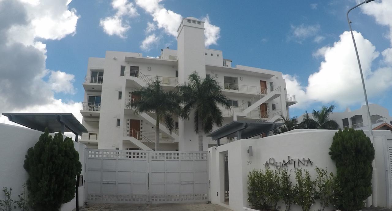 2-bedroom condo in Simpson Bay, beachfront — photo 1