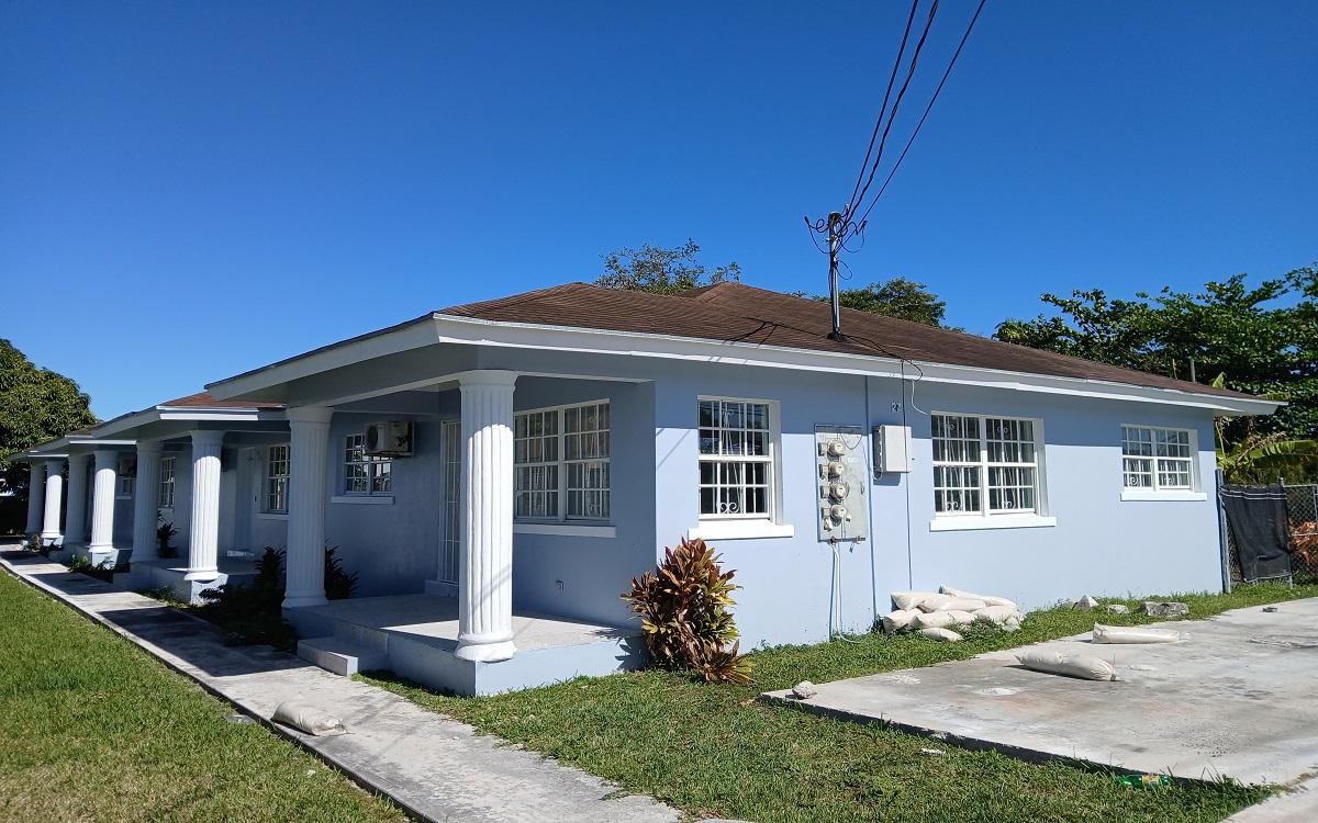 8 Bedroom Fourplex for Sale - Carmichael Road, Bahamas — photo 1