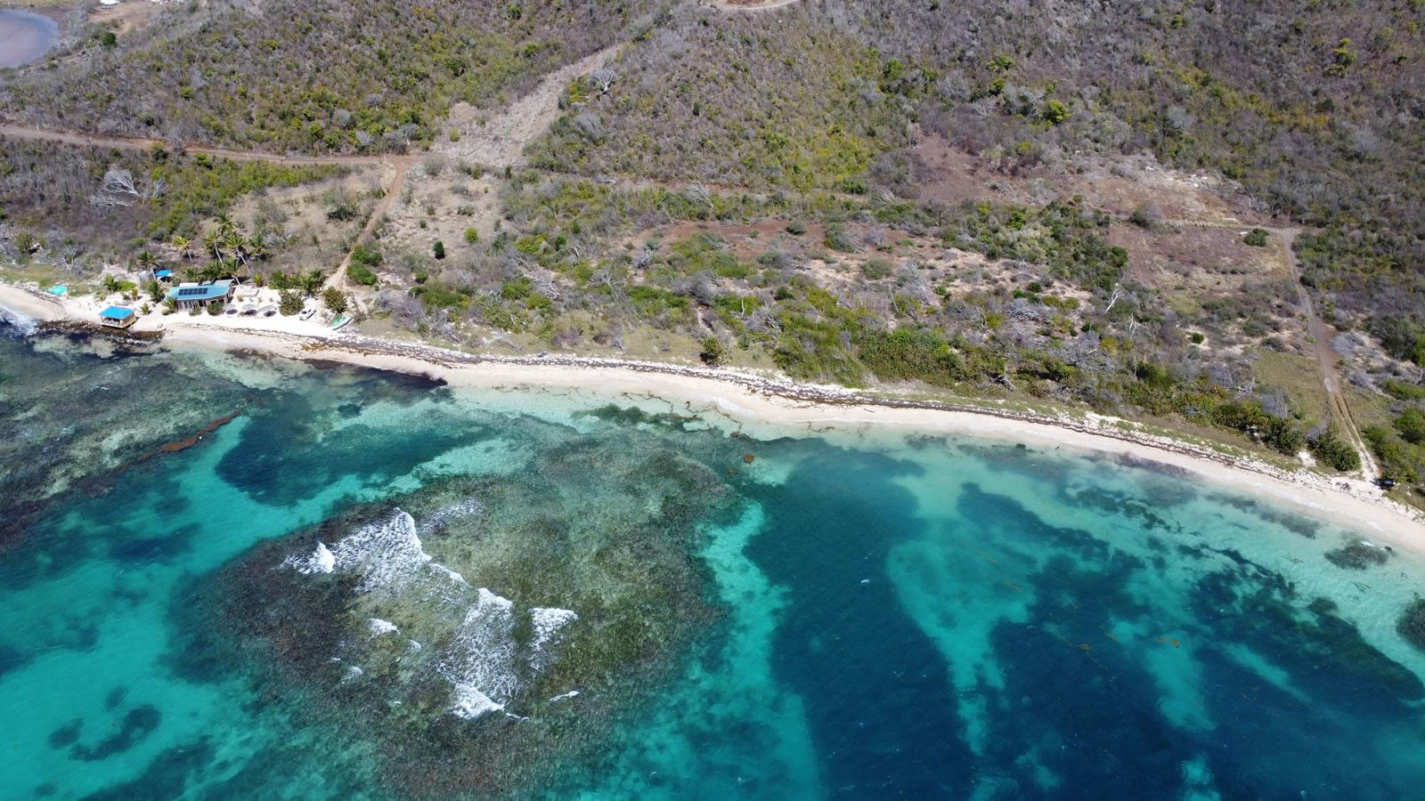 1.5 Acre Beachfront Lot for Sale, Windward Bay, Mayreau, Grenadines — photo 1