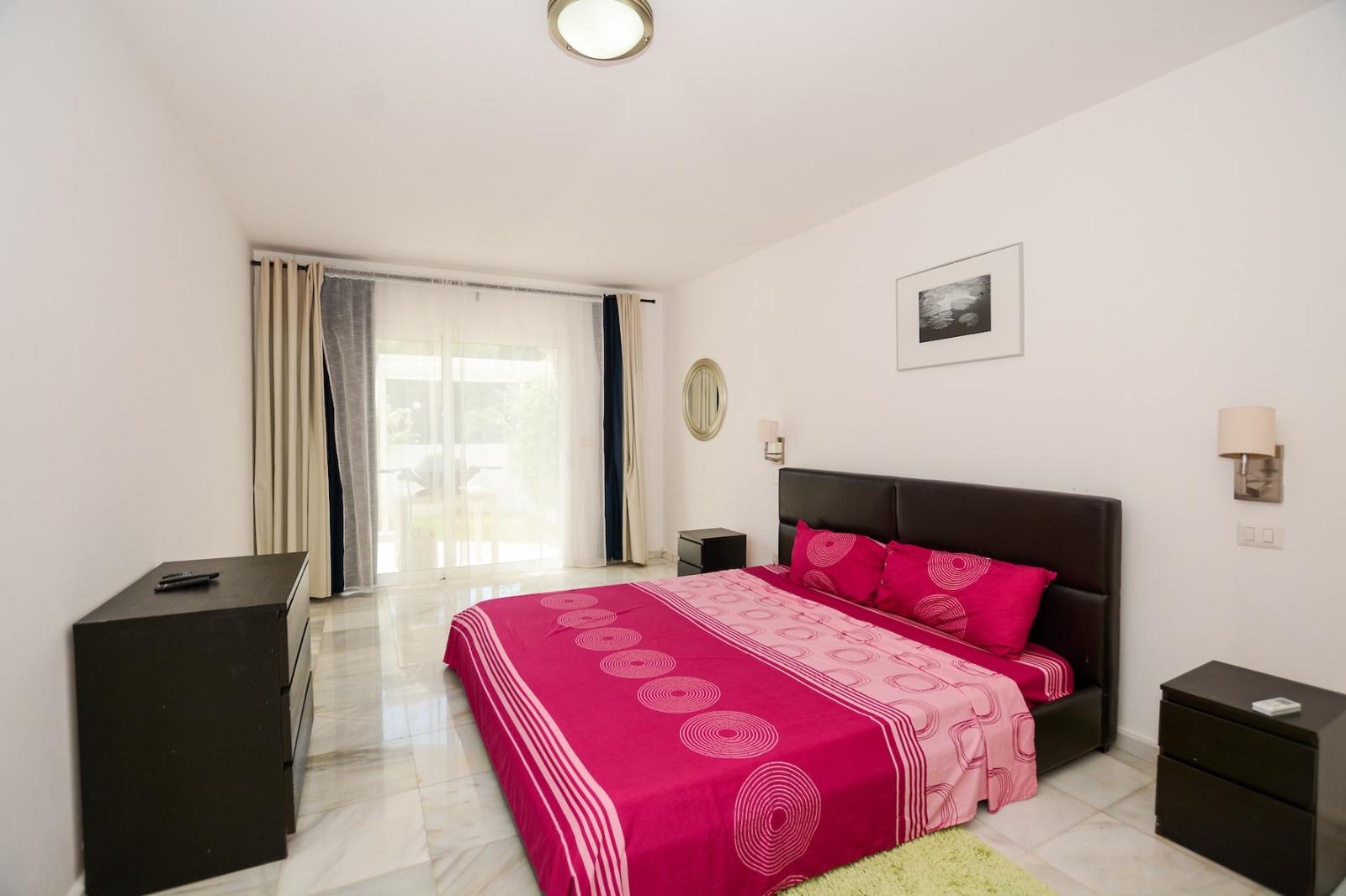 1 bedroom property for sale — photo 1