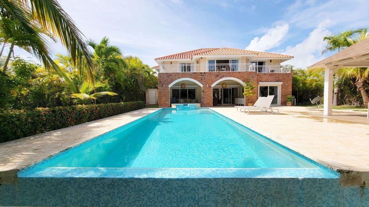 Stunning 4-bedroom Villa With Golf Course Views — photo 3
