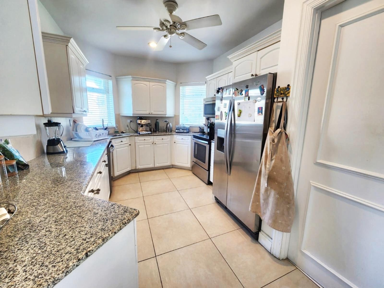 3-bedroom apartment in Bayroc, West Bay Street, Nassau — photo 5