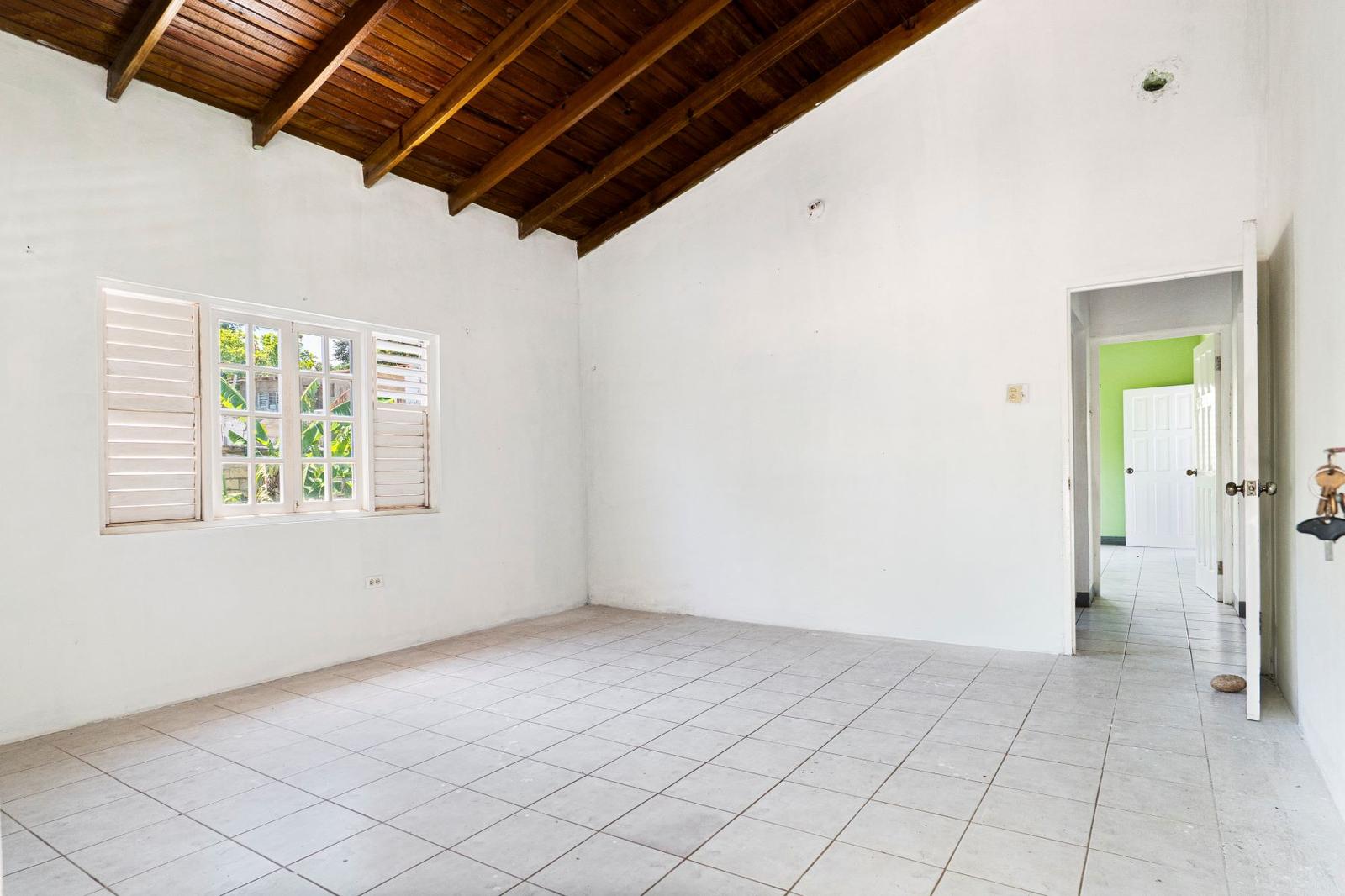 5 Bedroom Home for Sale, Exchange, Ocho Rios, Saint Ann, Jamaica — photo 4