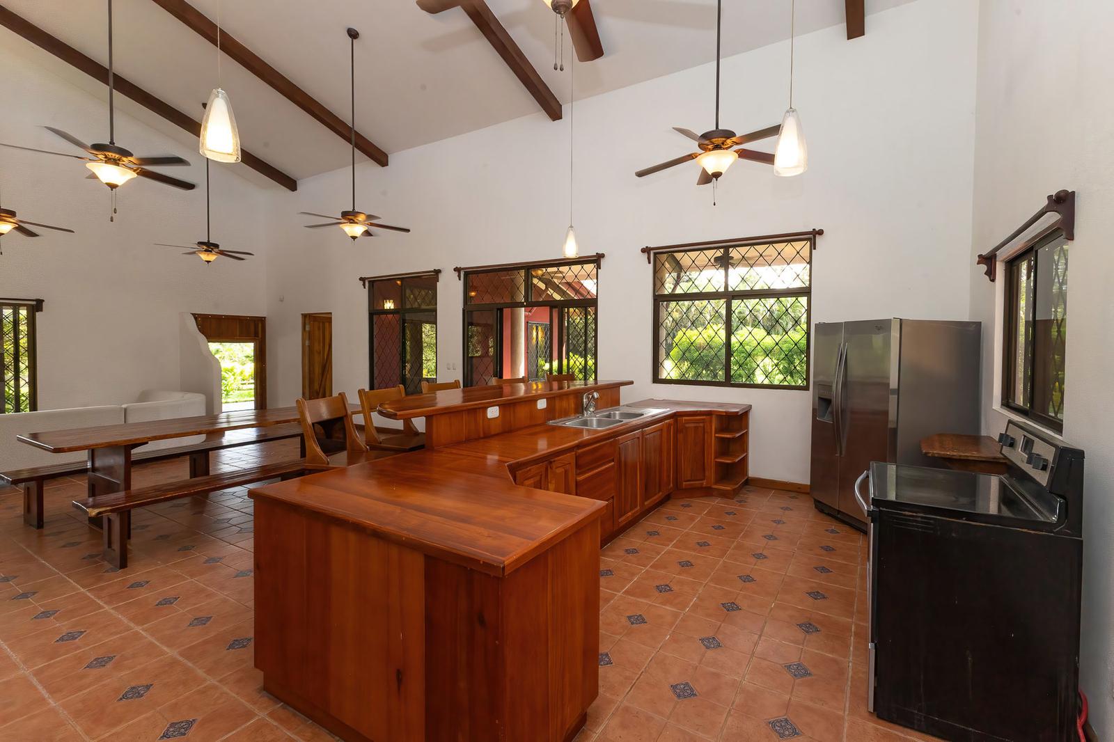 4 Bedroom Home for Sale, Naranjito, Quepos, Manuel Antonio, Puntarenas, Costa Rica — photo 4