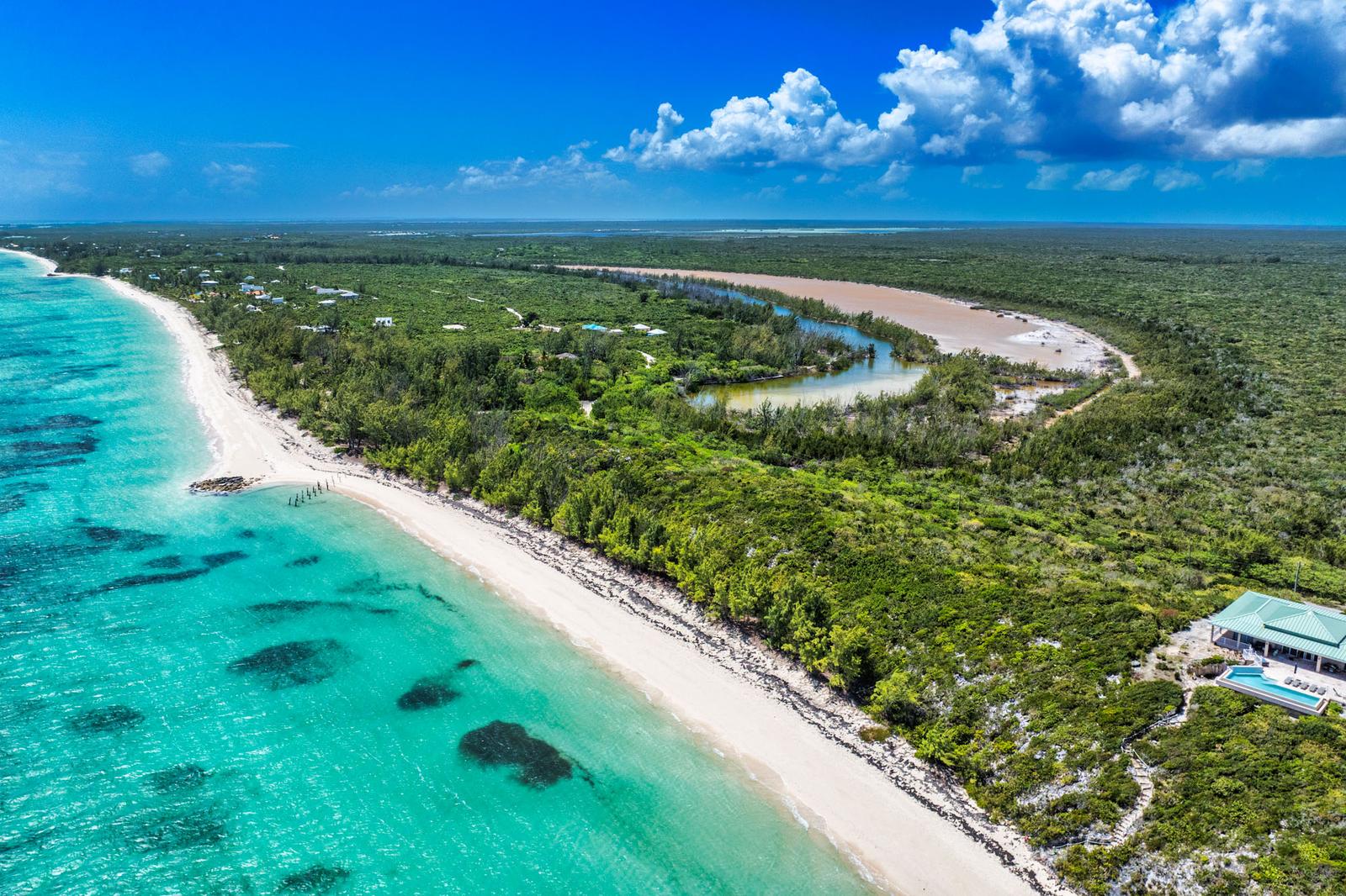 22.83 Acres Beachfront Development Land for Sale, Sandy Point, North Caicos, Turks & Caicos — photo 2