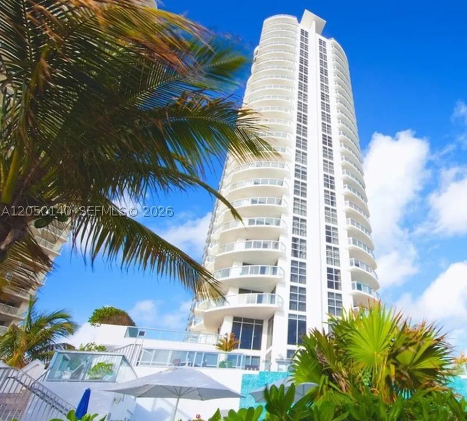 Marenas Resort 1BR Beachfront Condo — photo 1
