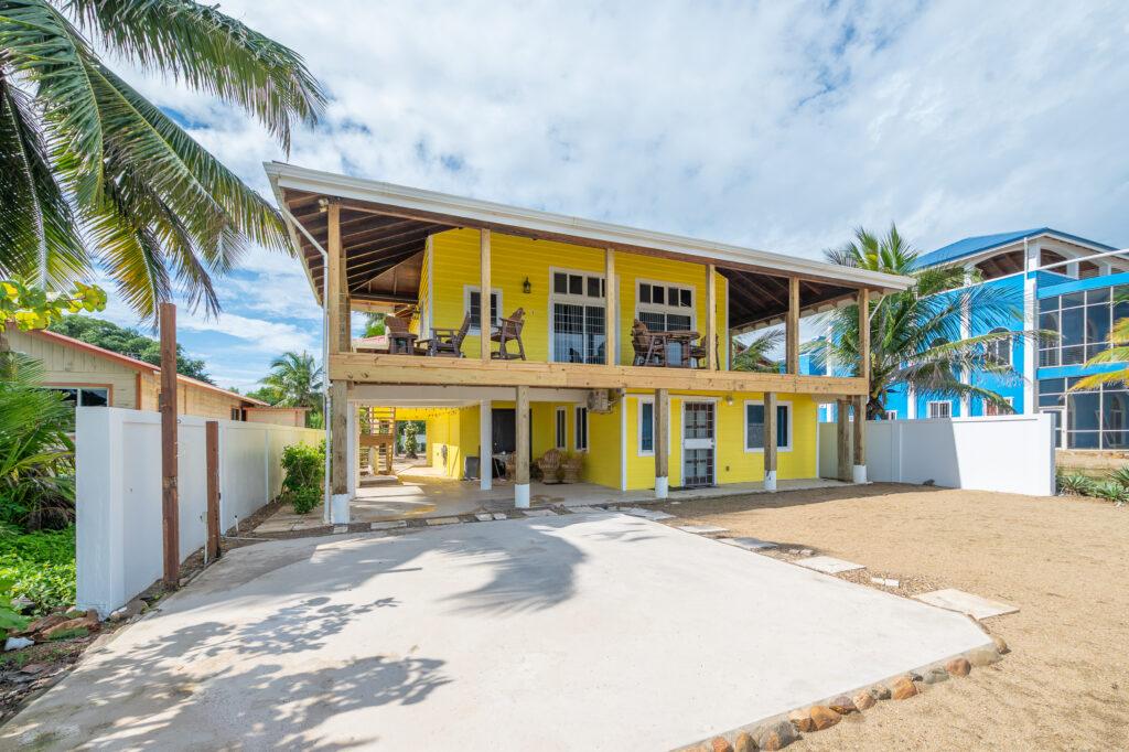 H1024: Coastal Charm Beach House — photo 4