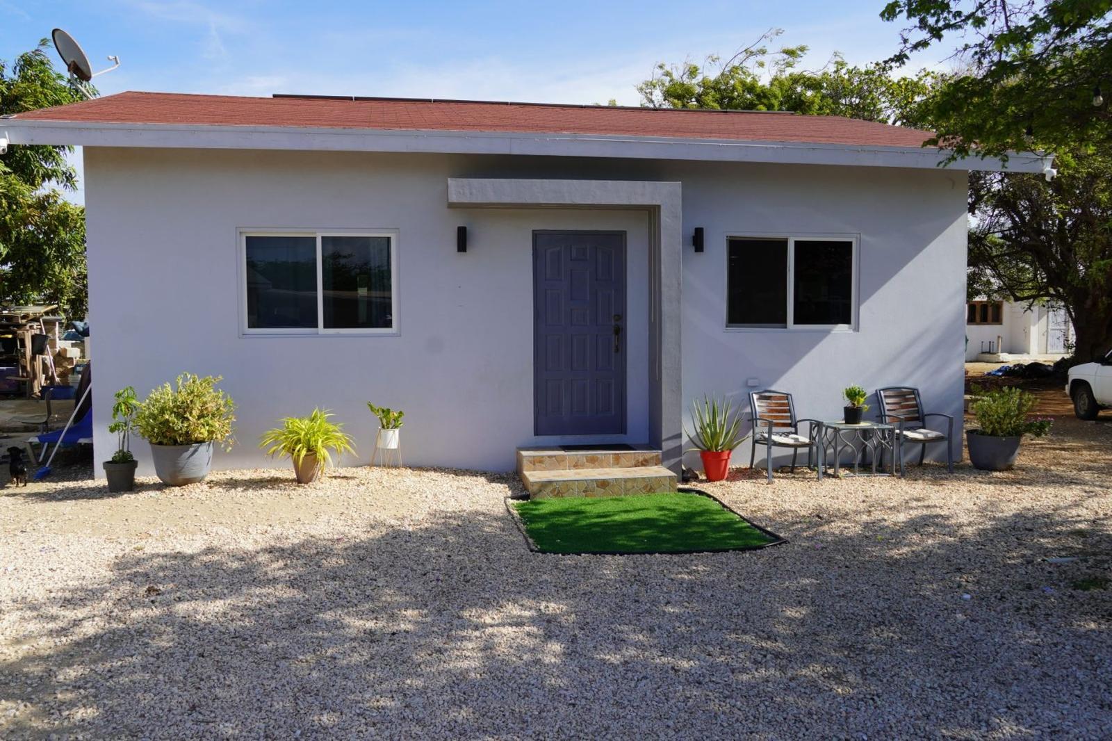 2-bedroom house in Tanki Flip, Noord — photo 1