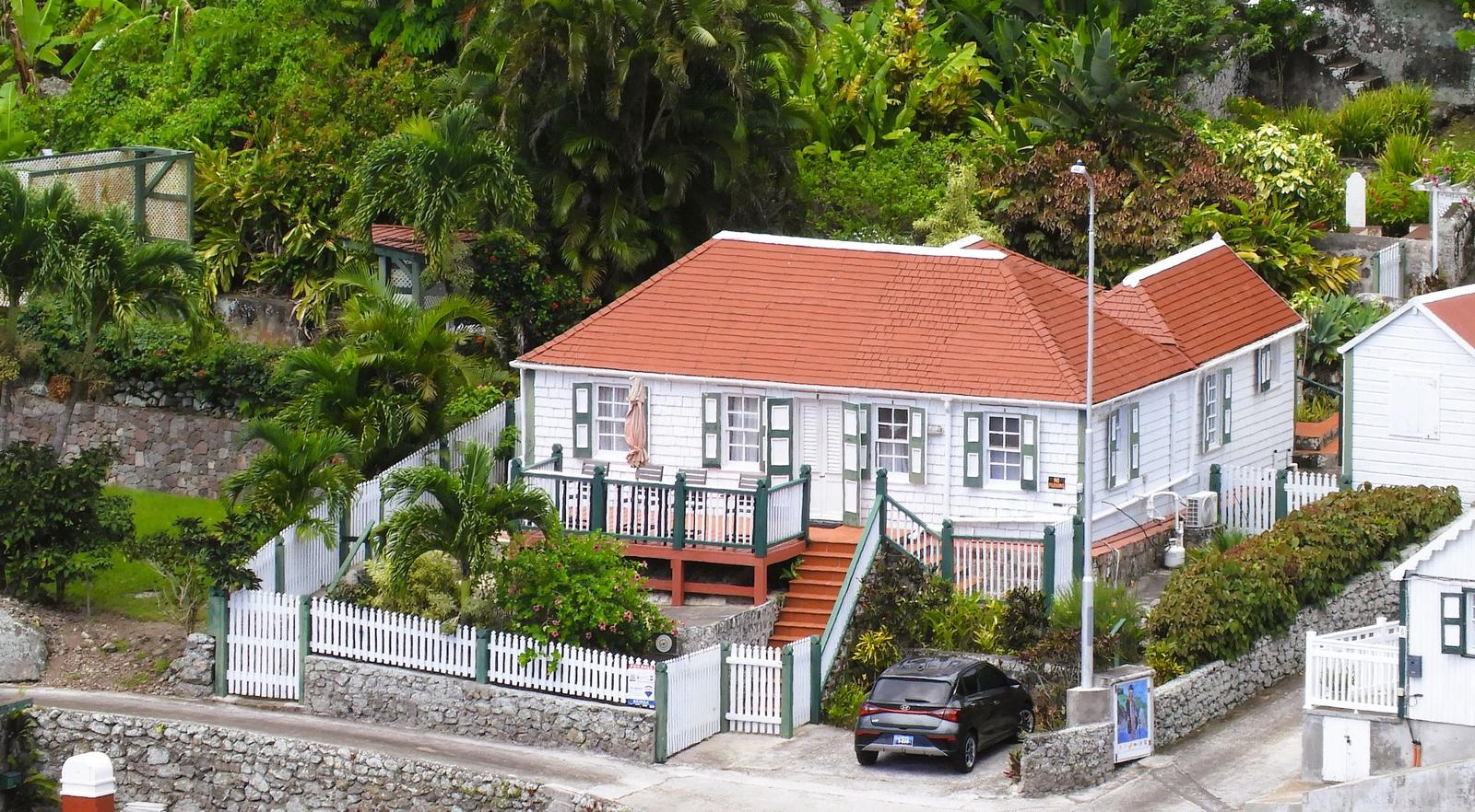 Historic Daphne Cottage with Ocean View in Windwardside Saba — photo 1