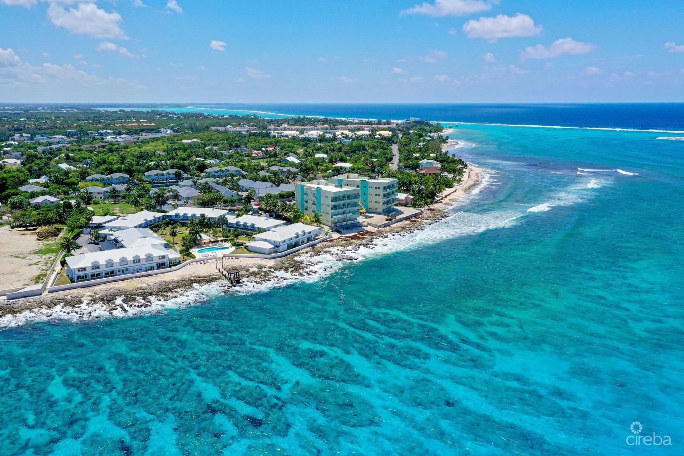 2-bedroom townhouse in Windsor Village 28, Cayman Islands — photo 1
