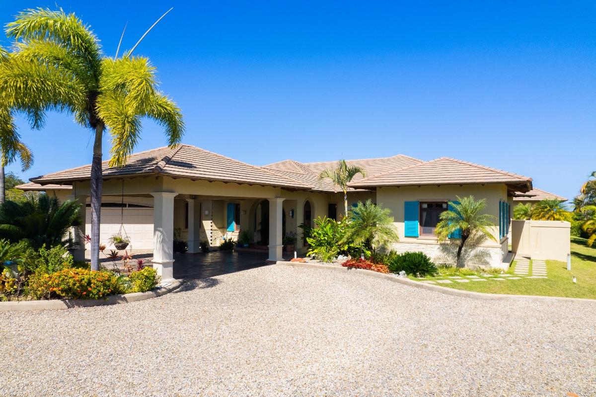 5 bedroom Oceanview Hillside Estate in Sosua — photo 4