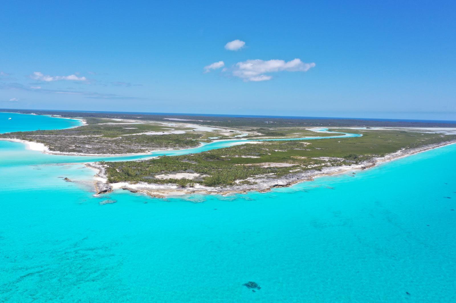 Stunning Peninsula Estate on Pigeon Cay — photo 2