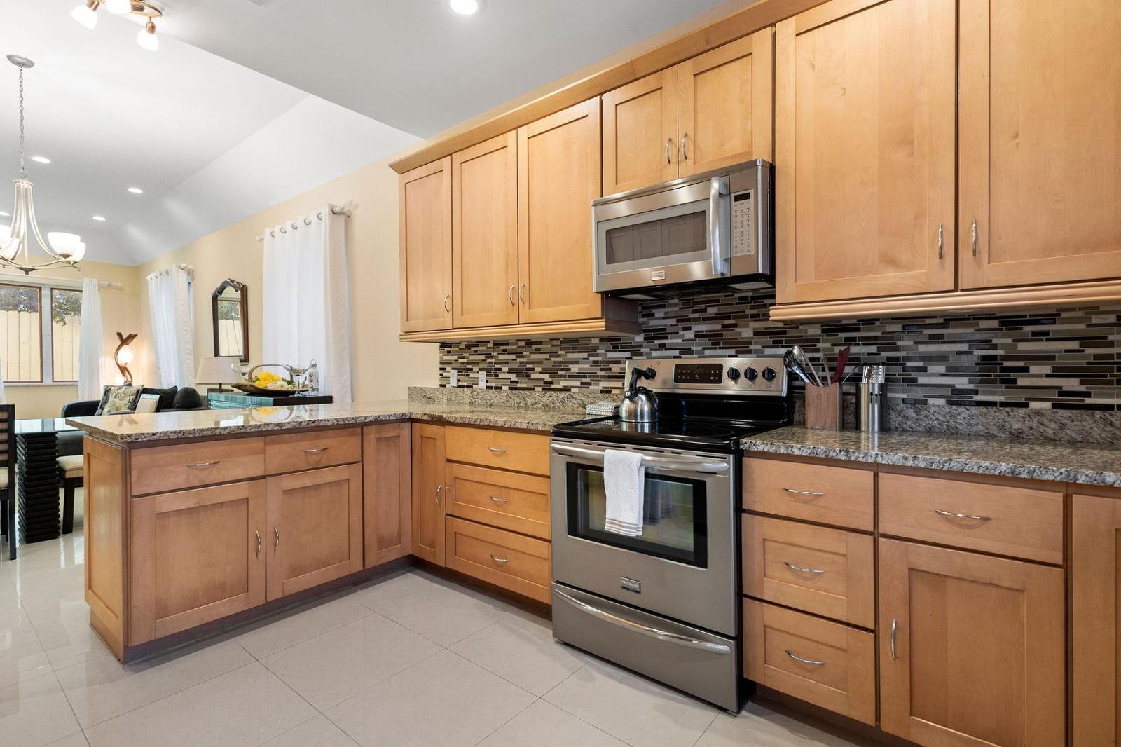 4 bedroom Apartment for sale — DUNMORE COURT in Nassau — photo 5