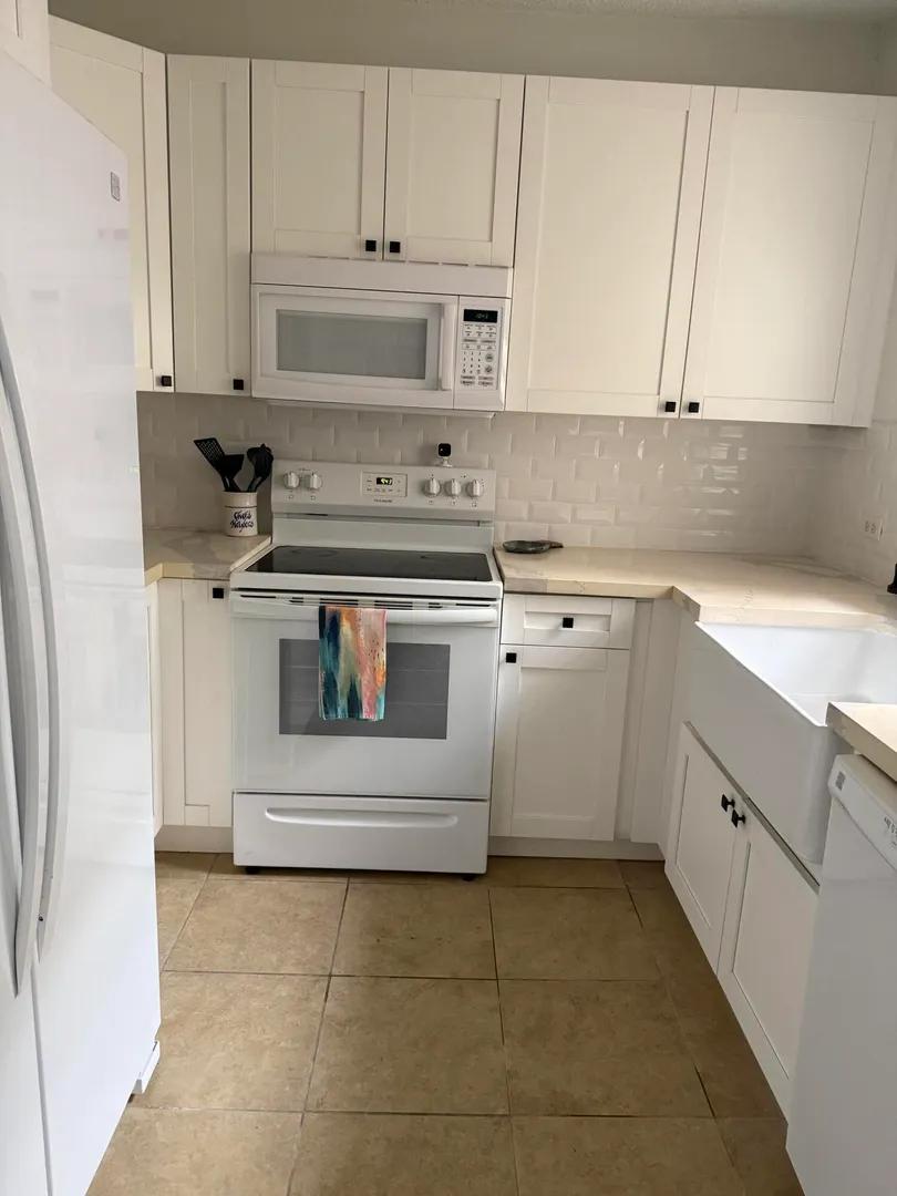 Lovely renovated lower unit — photo 5