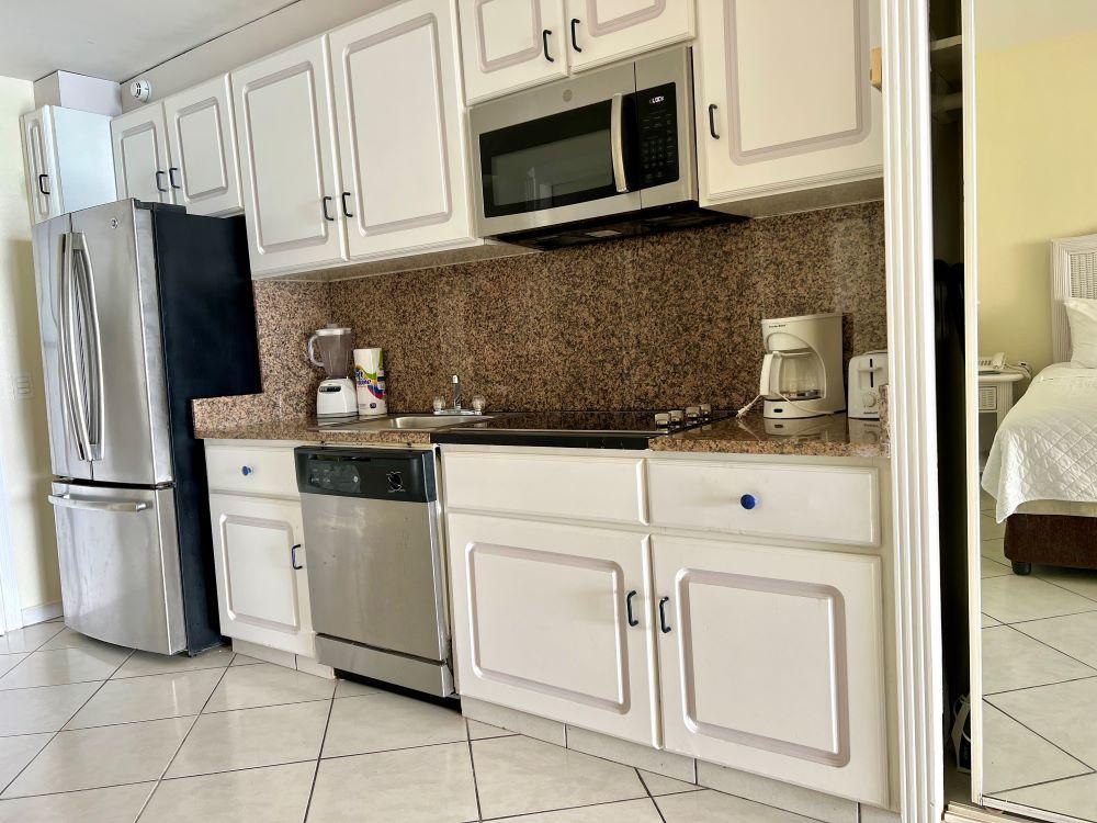 Studio condo at Sapphire Beach Club in Cupecoy, Sint Maarten — photo 4