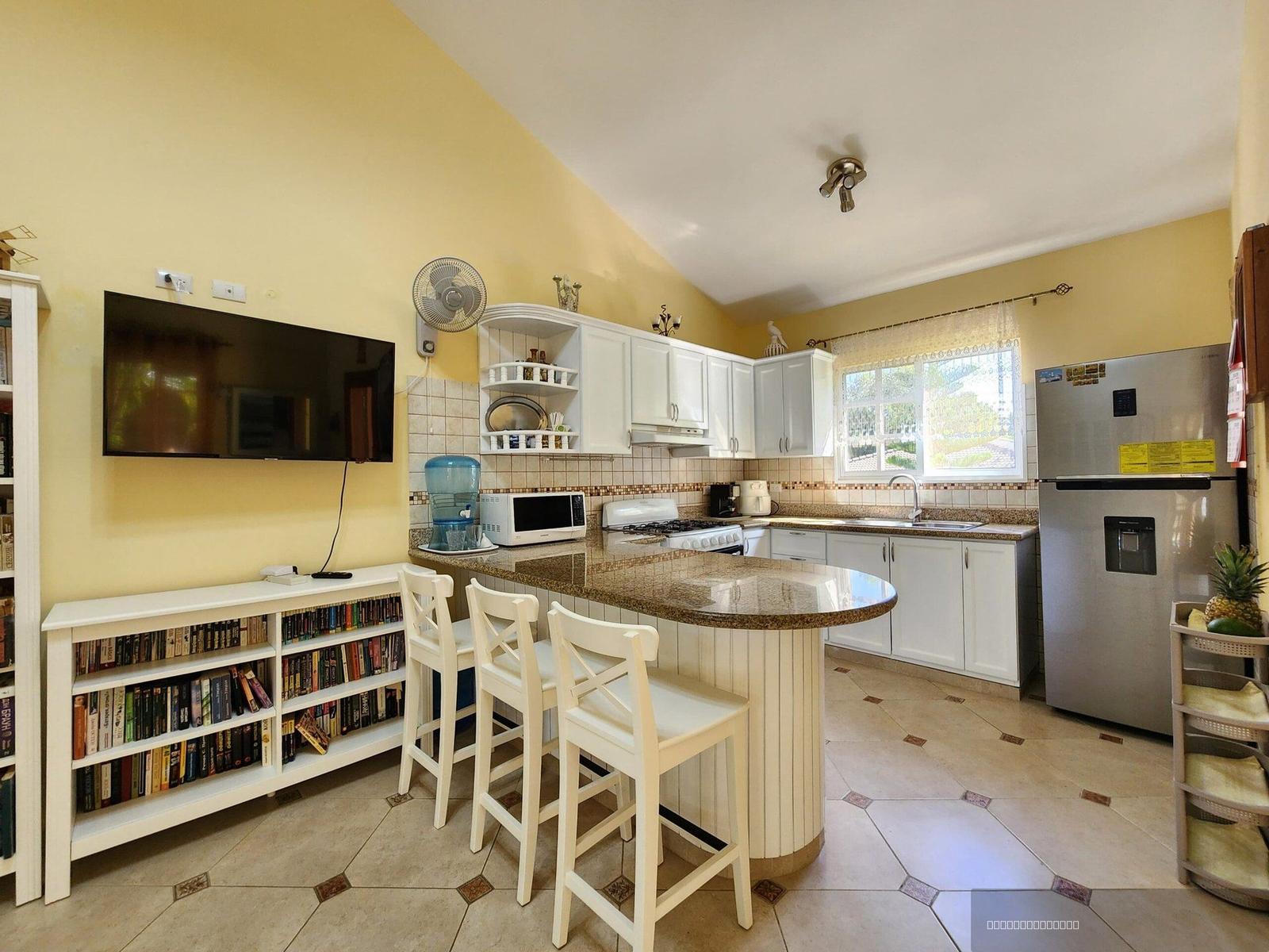 2-Bedroom Villa + Guest Apartment in Residencial Hispaniola — photo 4