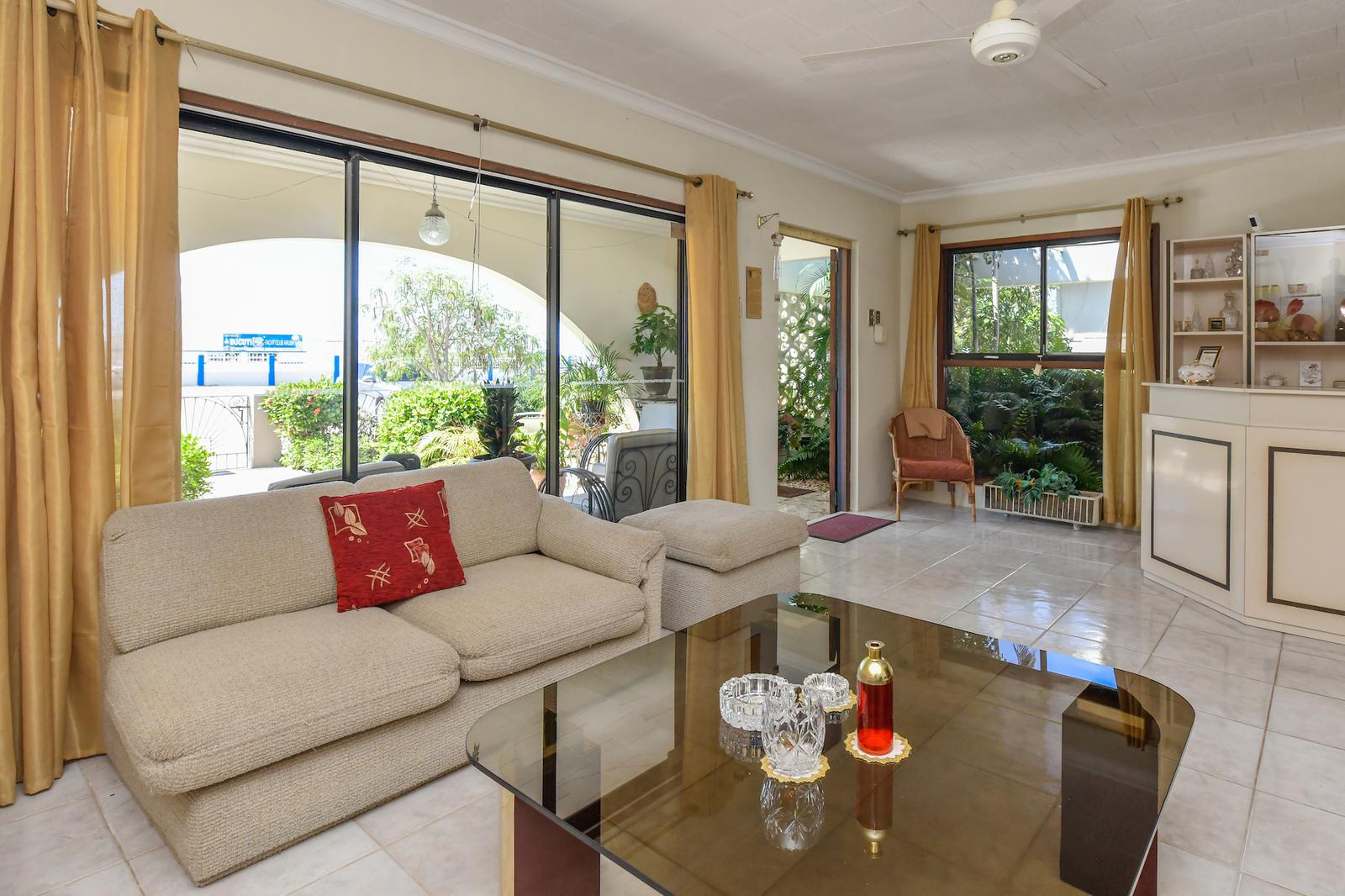 5 Bedroom Single Family Home/House for Sale in Oranjestad — photo 4