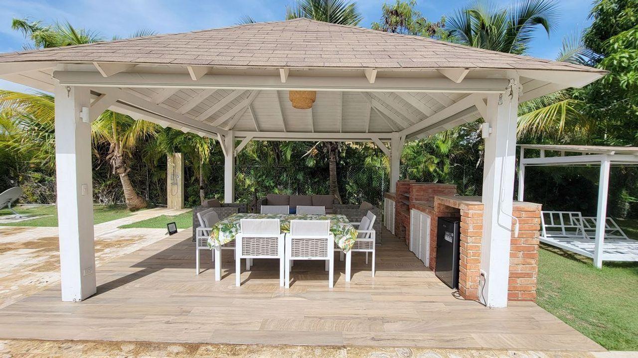 Stunning 4-bedroom Villa With Golf Course Views — photo 2
