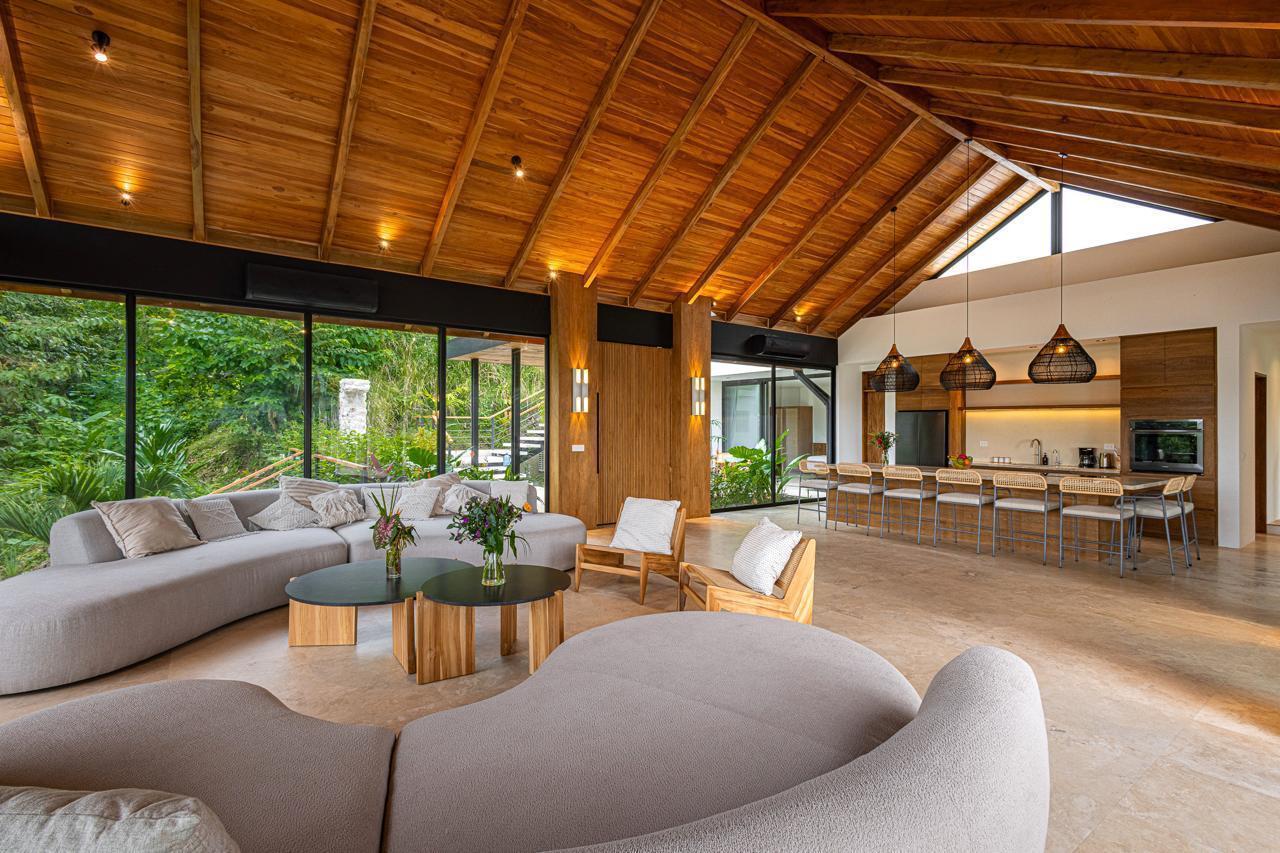 4 Bedroom Luxury Ocean-View Villa for Sale in Mal Pais, Santa Teresa, Costa Rica — photo 4