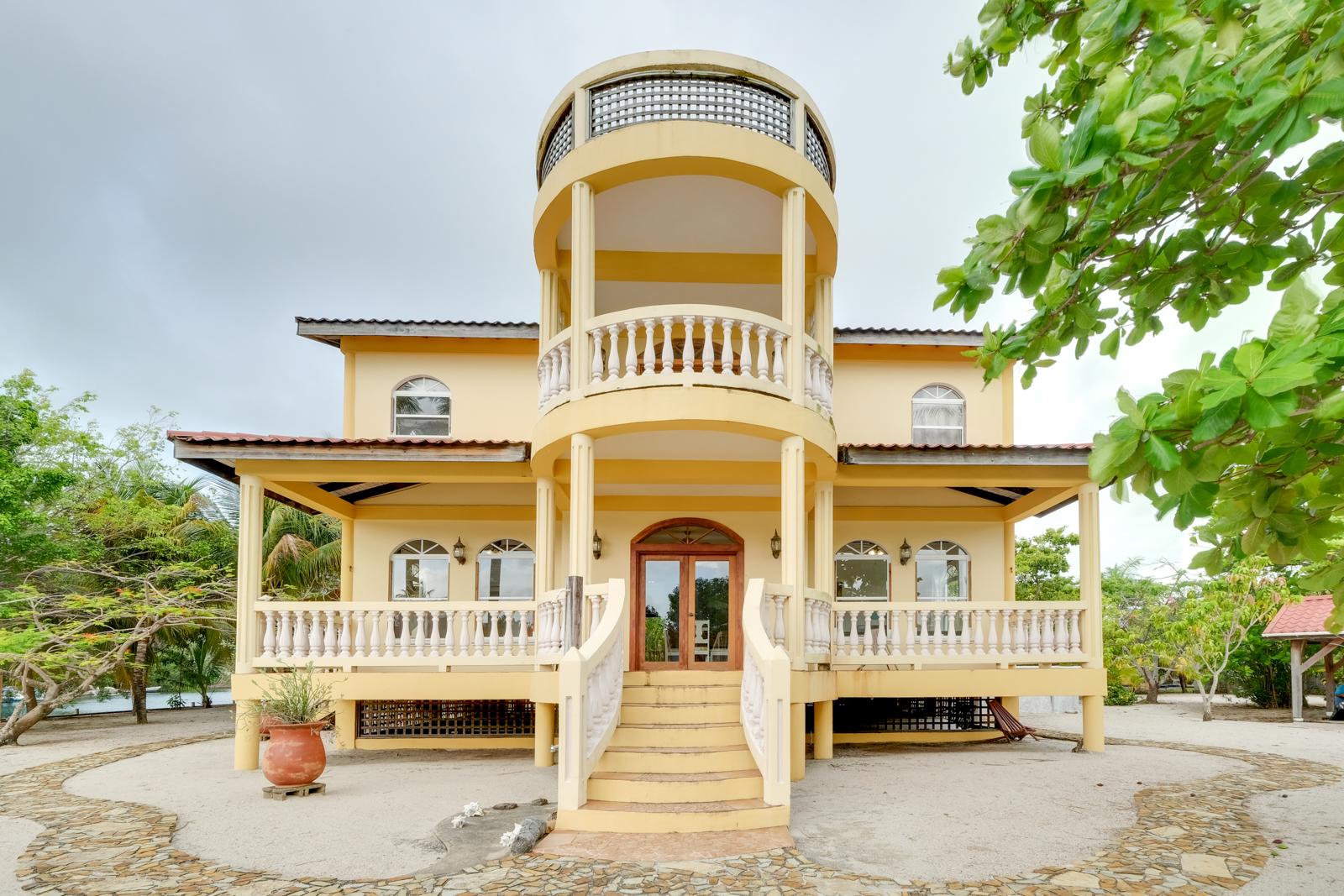 Island Living within the Village — photo 3